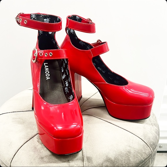 Dolls kill LAMODA GIRL FROM MARS BLOCK HEELS

LAMODA - Picture 2 of 9